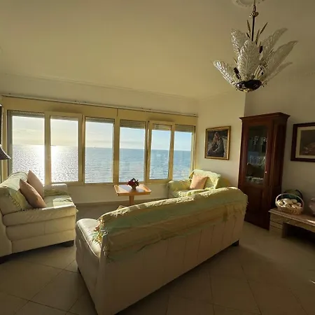Seaview Penthouse Apartment *